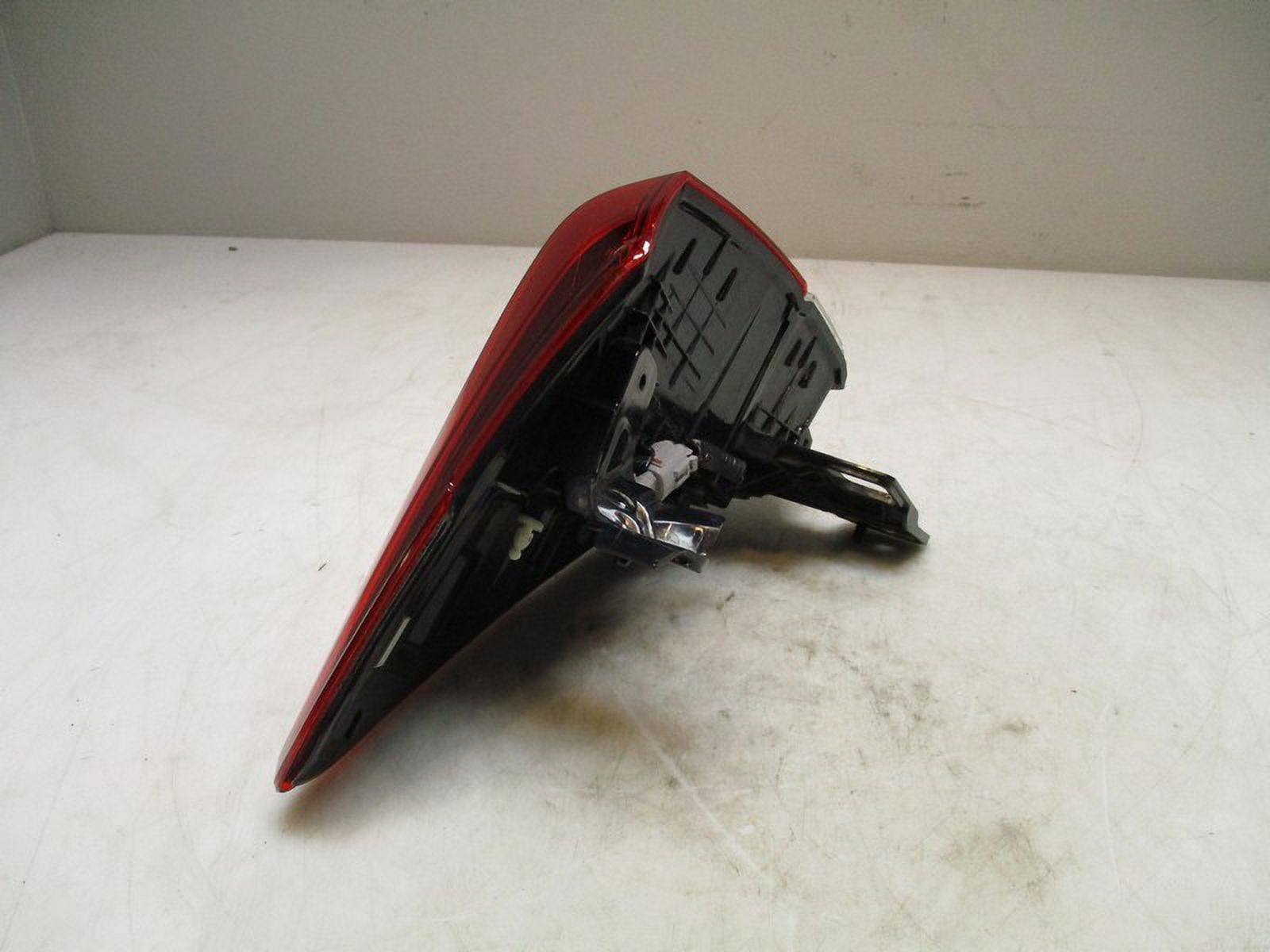 Passenger Quarter Mounted Tail Light Lamp G9965