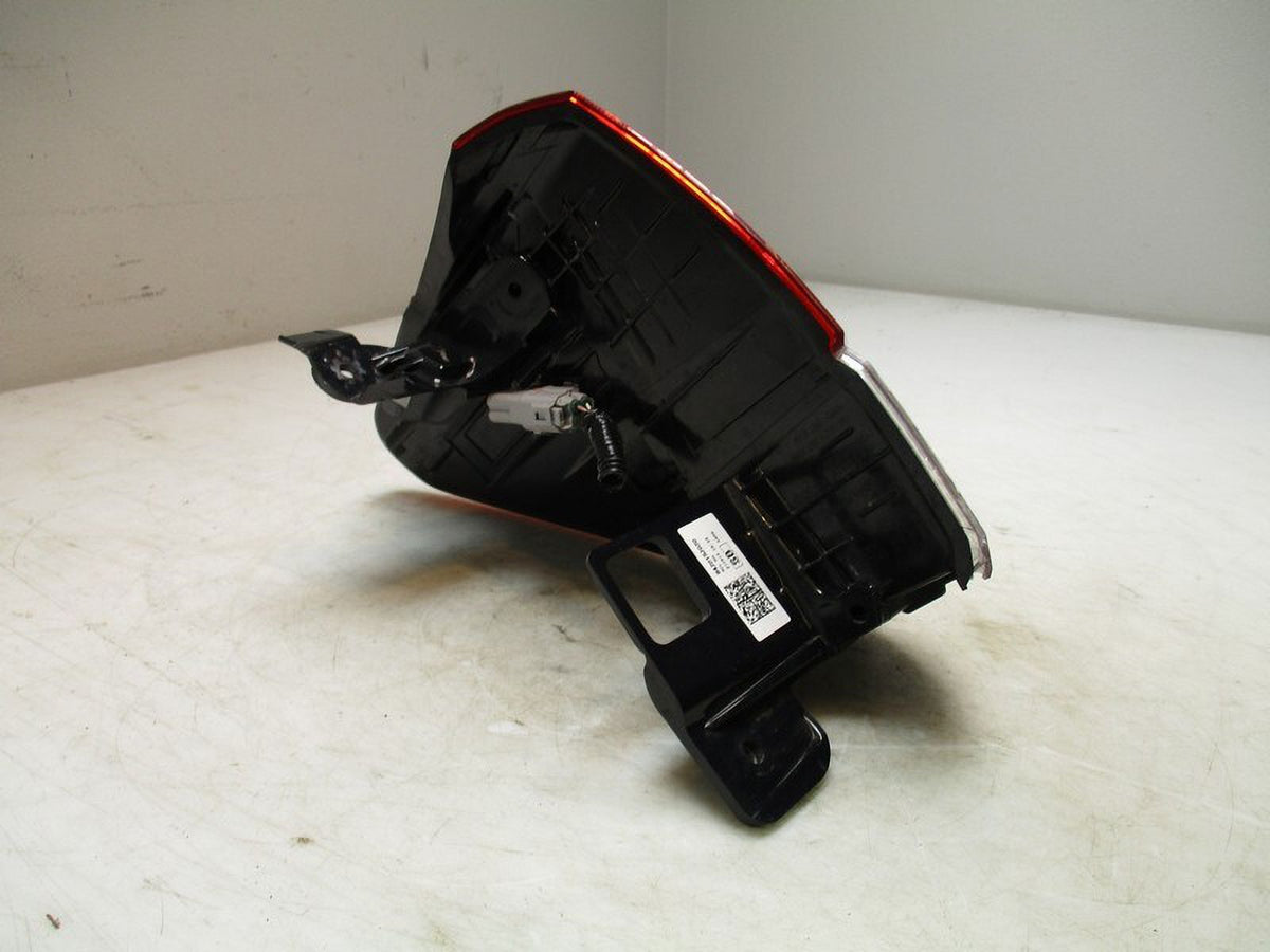 Passenger Quarter Mounted Tail Light Lamp G9965