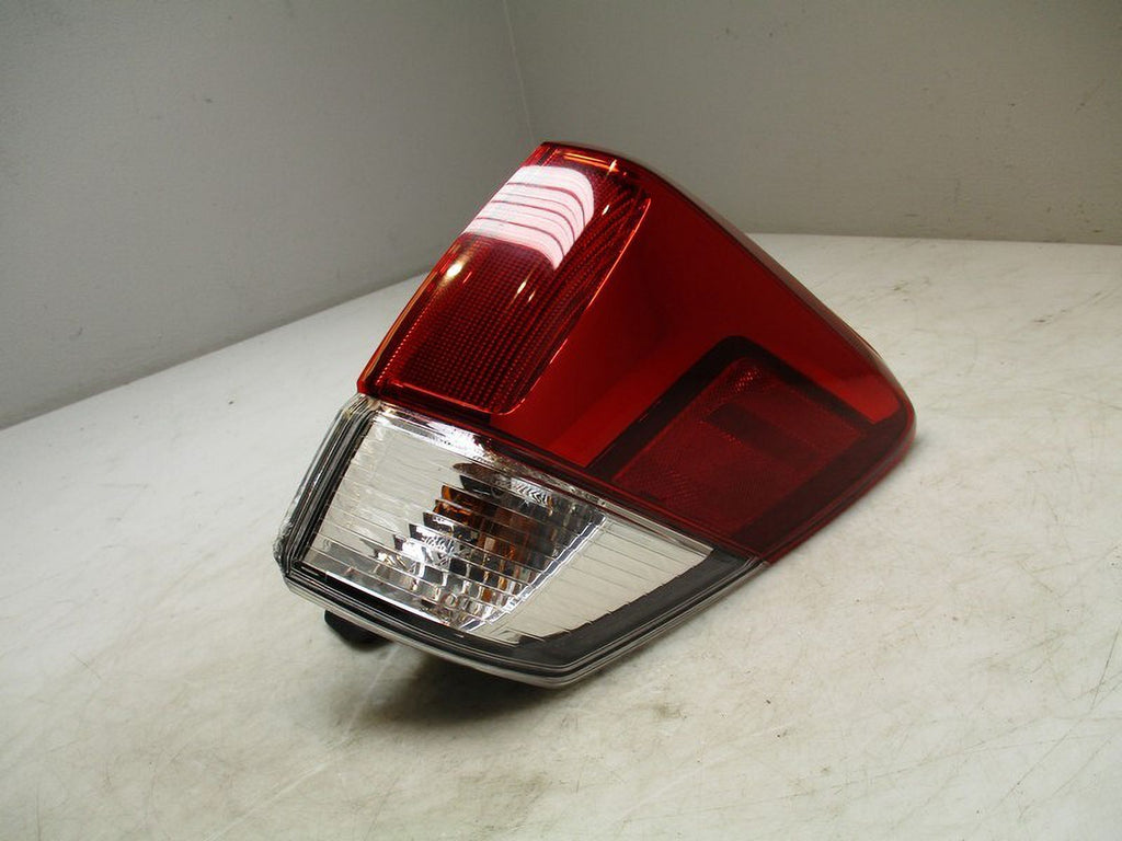Passenger Quarter Mounted Tail Light Lamp G9965